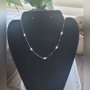 Dainty faux pearl necklace